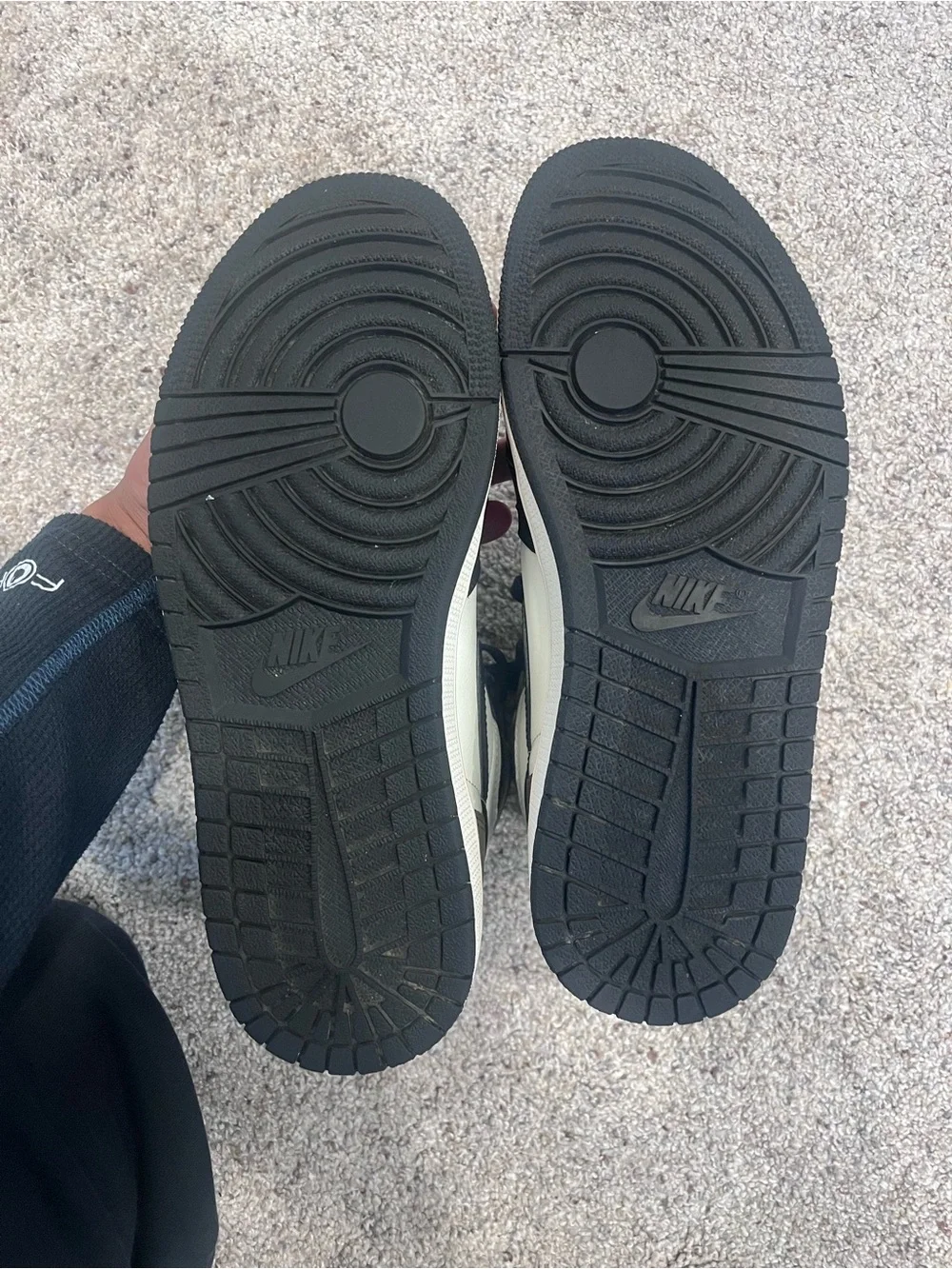 Air Jordan 1 Retro High OG Dark Mocha - Picture 8 of 16